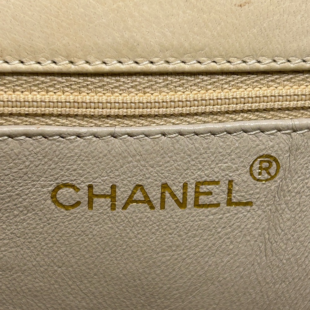 CHANEL Vintage Diamond Quilted Lambskin Pearl Gold Chain Shoulder Bag Small - Picture 7 of 16